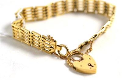 Lot 33 - A 9ct gold link bracelet