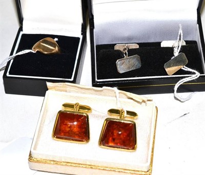 Lot 37 - Gold gents ring and two pairs of cuff links