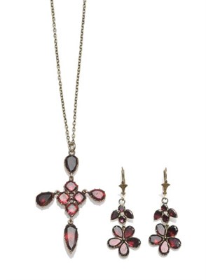 Lot 344 - A Foil Backed Garnet Pendant on Chain, the pendant formed of pear cut and cushion cut garnets,...