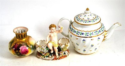 Lot 171 - Flight Worcester teapot and cover and associated ceramics