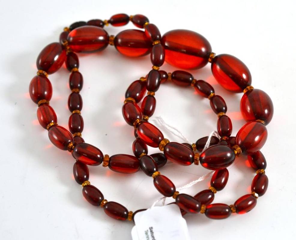 Lot 1 - A string of amber beads
