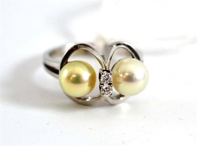 Lot 34 - A cultured pearl and diamond ring