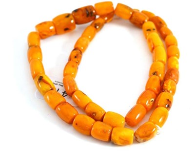 Lot 41 - An amber bead necklace of orangey-yellow barrel beads