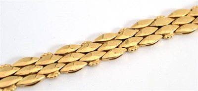 Lot 60 - A 9ct gold bracelet