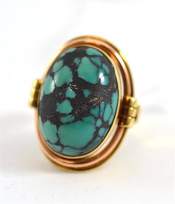 Lot 63 - A turquoise set ring