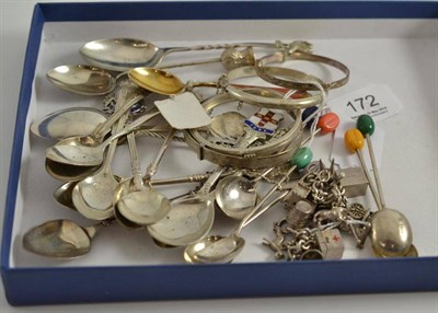 Lot 172 - Six silver coffee bean spoons, silver spoons, charm set