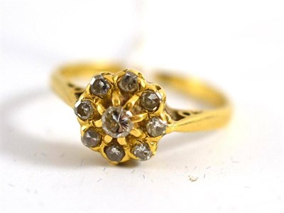 Lot 178 - A diamond cluster ring