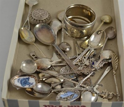 Lot 185 - Assortment of silver teaspoons