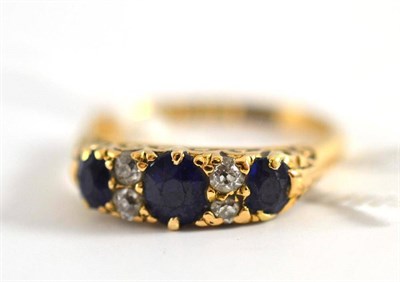 Lot 198 - A sapphire and diamond ring