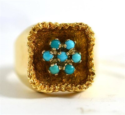 Lot 332 - A turquoise cluster ring