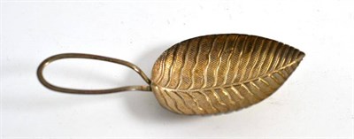 Lot 338 - A leaf-shaped silver caddy spoon