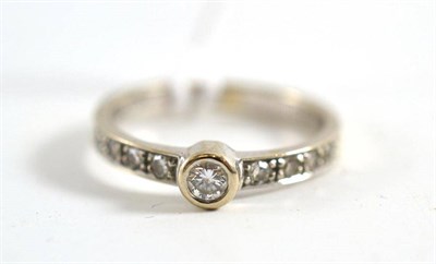 Lot 361 - A diamond dress ring