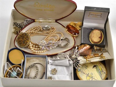 Lot 458 - A quantity of costume jewellery, including simulated pearls, brooches, a silver bangle etc