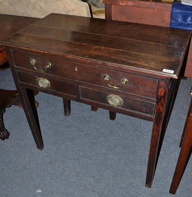 Lot 644 - An oak side table