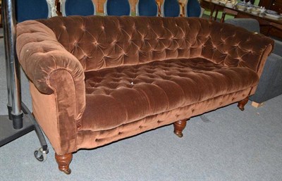 Lot 661 - An Victorian Chesterfield settee in brown plush velvet upholstery