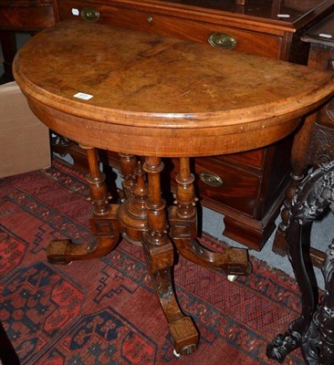 Lot 673 - Victorian walnut cluster column card table