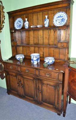 Lot 729 - Reproduction oak dresser and rack