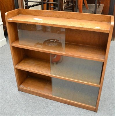 Lot 792 - Small oak bookcase