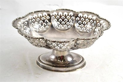 Lot 32 - A silver pedestal dish with pierced decoration, Birmingham 1929