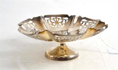 Lot 51 - A pierced silver pedestal dish, Sheffield 1964, by Viner's Ltd, 4oz, 14.5cm diameter