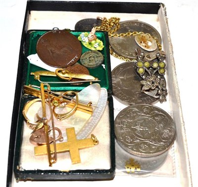 Lot 81 - A bar brooch stamped '15ct', two stamped '9ct', a gold padlock, two rings, a crucifix pendant,...