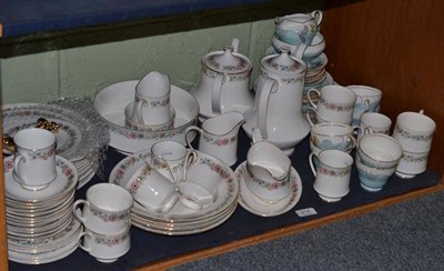 Lot 214 - Aynsley Wayside tea set and a Paragon Belinda dinner/tea/coffee service