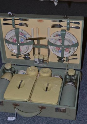 Lot 217 - Vintage picnic set