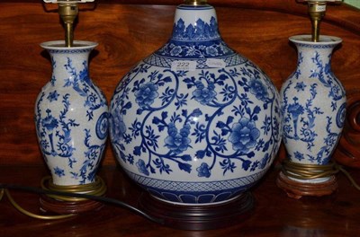 Lot 222 - Modern blue and white bulbous pottery table lamp and a pair of blue and white vases