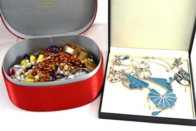 Lot 237 - Quantity of assorted costume jewellery, sterling silver mounted jewellery etc