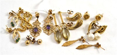 Lot 290 - Nine pairs of assorted earrings