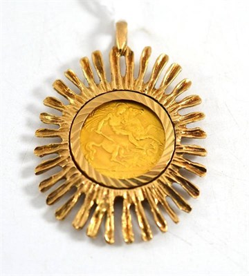 Lot 296 - A 1912 half sovereign in a 9ct gold pendant mount