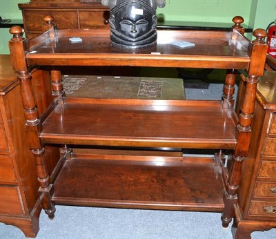 Lot 468 - A mahogany buffet