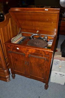 Lot 541 - An Apollo walnut cased gramophone cabinet, a large quantity of assorted records and an HMV...