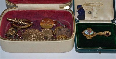 Lot 66 - An assortment of mainly Victorian brooches, lockets etc (mostly a.f.)