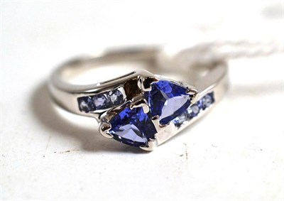 Lot 175 - An 18ct white gold tanzanite crossover ring