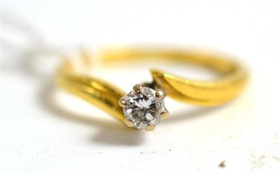 Lot 177 - An 18ct gold diamond solitaire ring