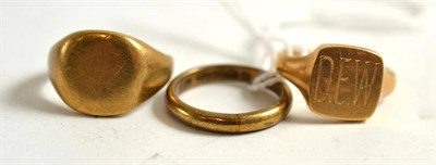 Lot 182 - Three 9ct gold rings - one split