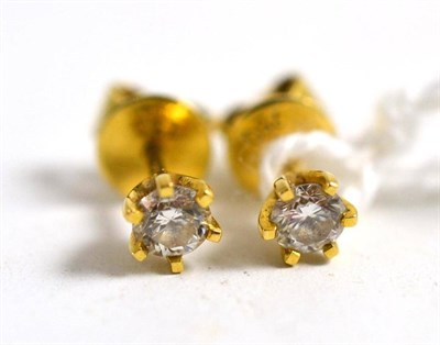 Lot 183 - A pair of diamond solitaire earrings