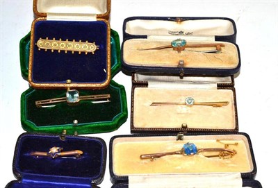 Lot 190 - Six assorted brooches, all boxed