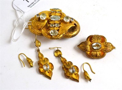 Lot 191 - A Victorian brooch and earring set (a.f.)