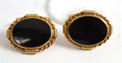 Lot 195 - 9ct gold cuff links