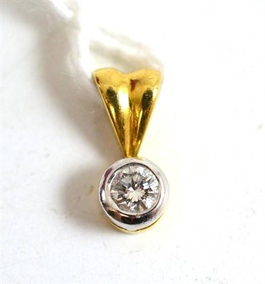 Lot 198 - An 18ct gold diamond solitaire pendant