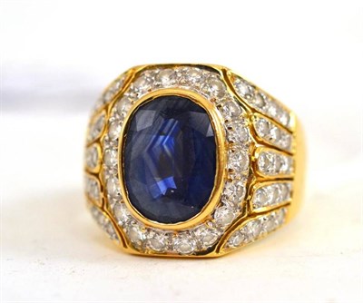 Lot 272 - A sapphire and diamond cluster ring