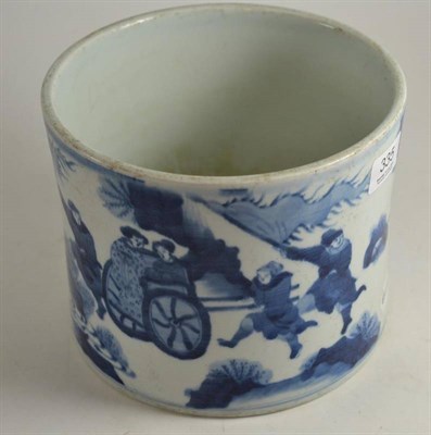 Lot 335 - A Chinese blue and white pot