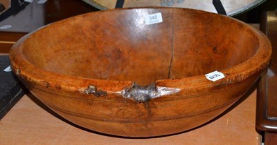 Lot 348 - A large butter bowl