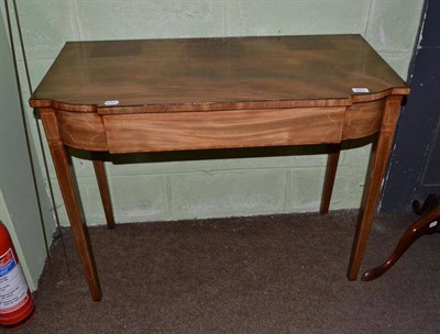 Lot 451 - A Georgian mahogany side table