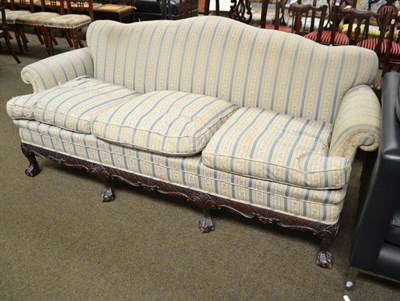 Lot 519 - An early 20th century upholstered humpback settee