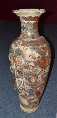 Lot 672 - Large Chinese vase