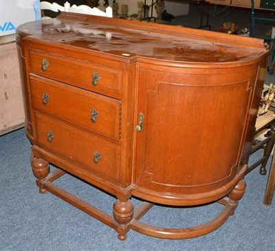 Lot 692 - Art Deco style sideboard