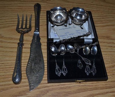 Lot 360B - A quantity of silver to include Victorian silver fish slice and fork, teaspoons, sugar nips and...